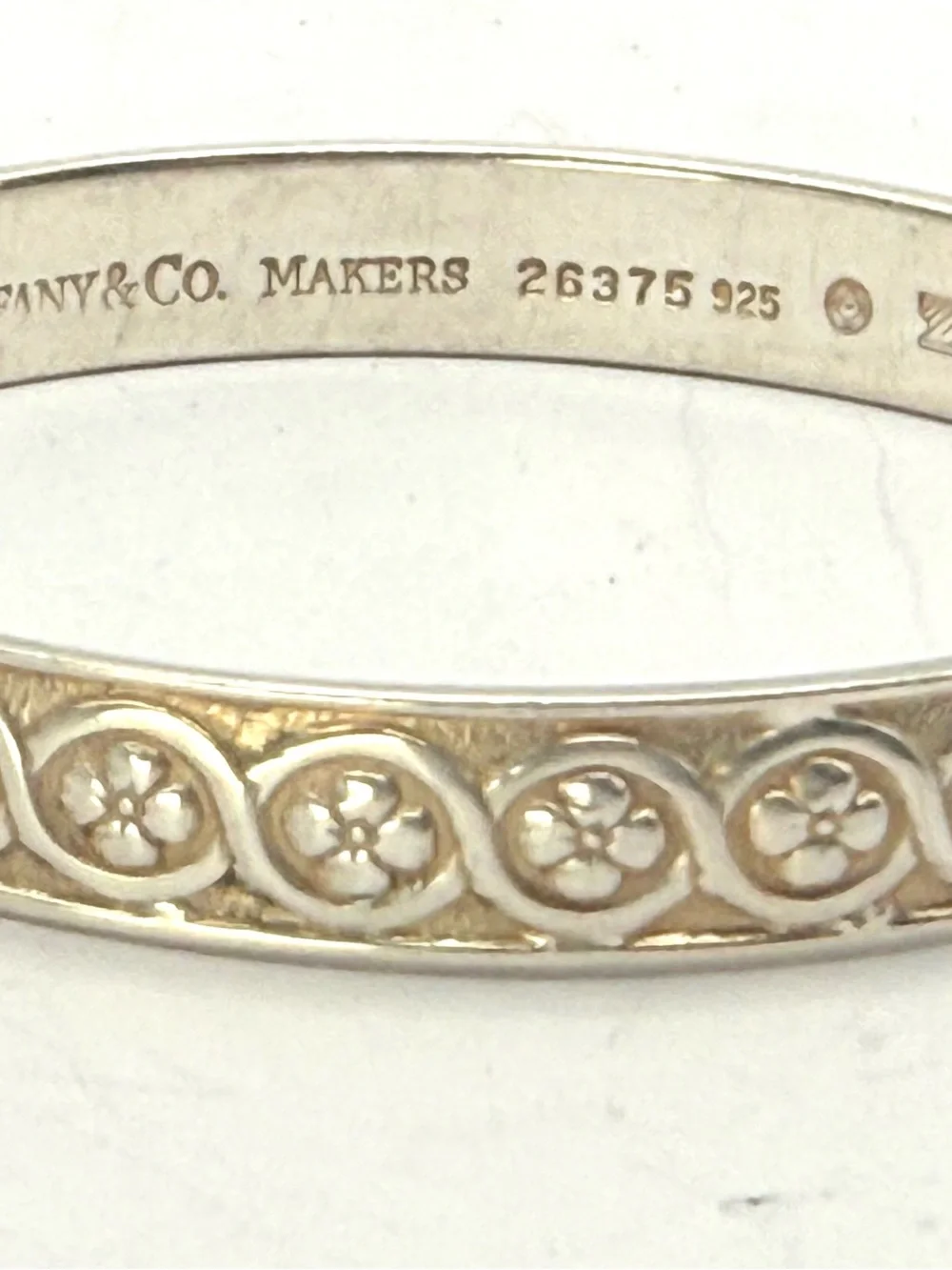 Tiffany & Co. Makers 26375 Sterling Silver Floral Bangle Bracelet 7.5”